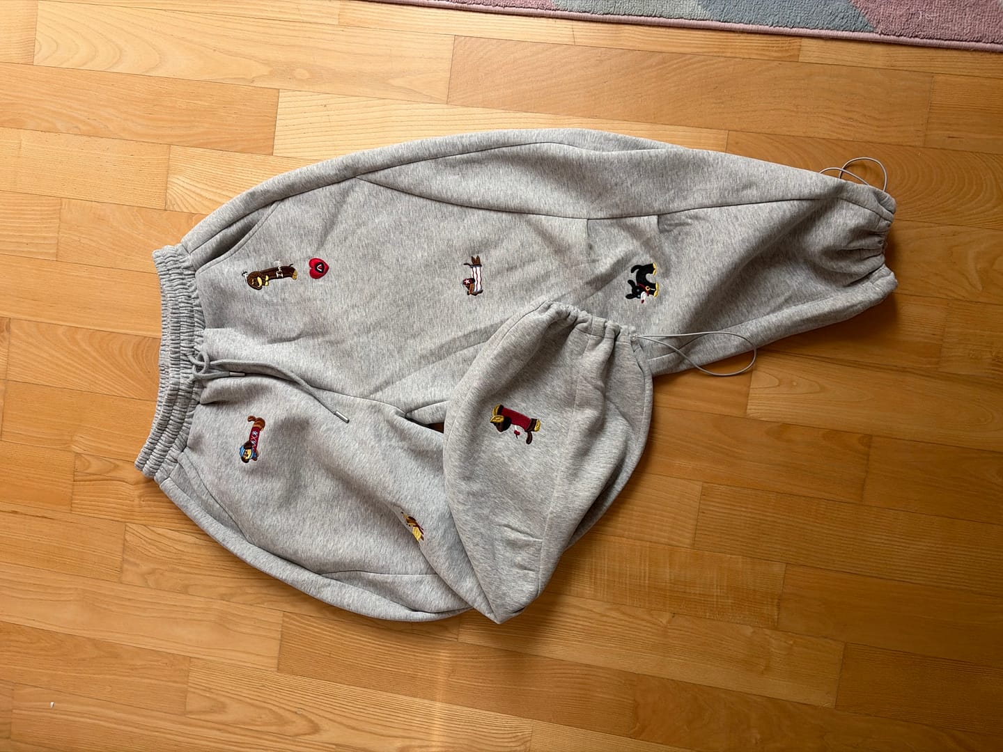 Customer photo review of Aelfric Eden Embroidery Dog Baggy Barrel Sweatpants