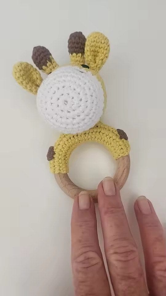 Customer photo review of CuddleRattle – Gehäkelte Babyrassel | Weicher Greifling mit Holzring