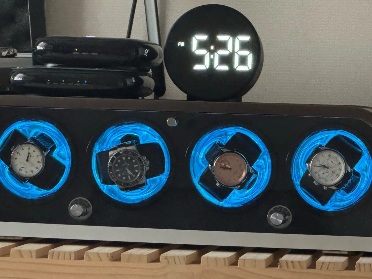 Customer photo review of Remontoir Montre Automatique 6 Montres Noyer Noir – Moteur Mabuchi Anti-Magnétique