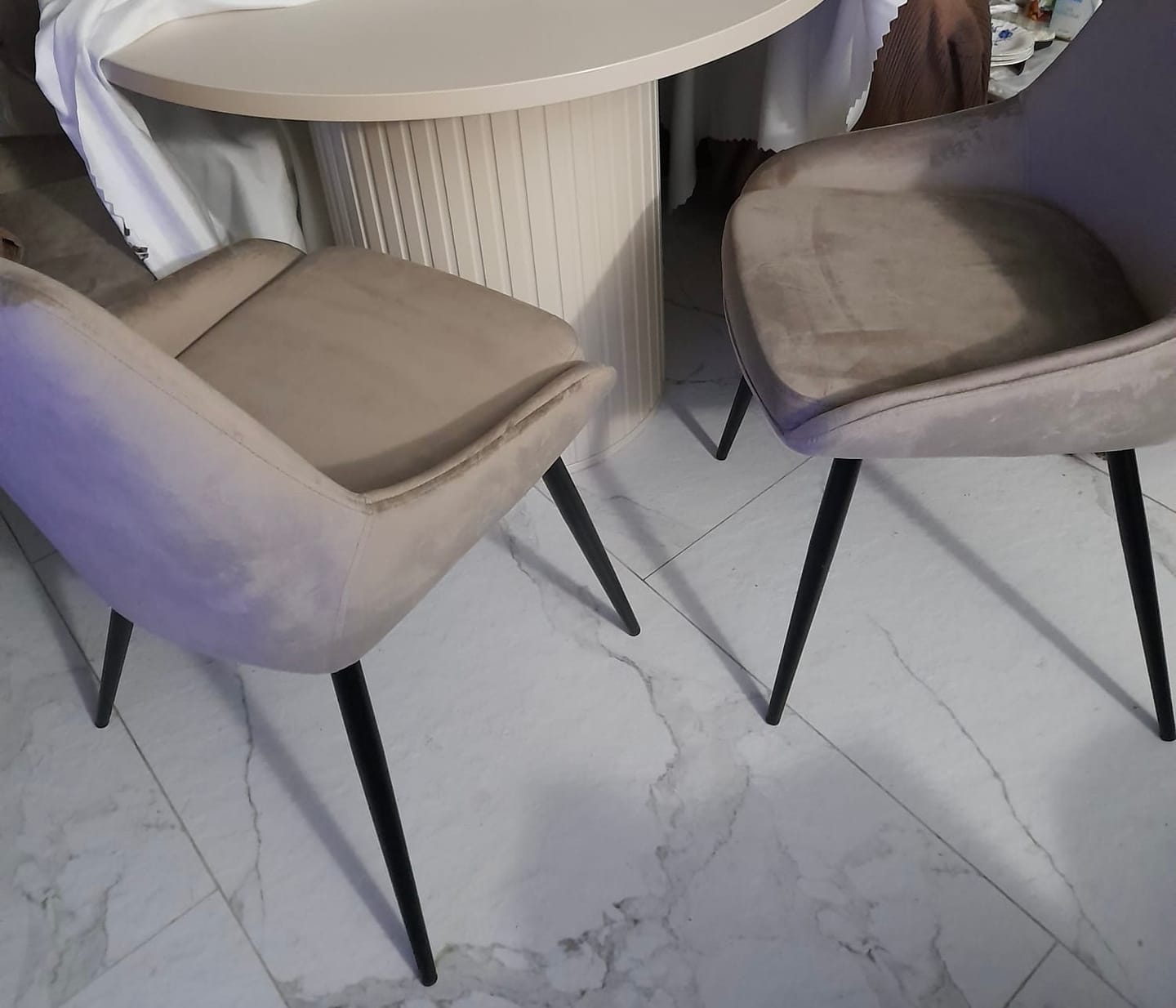 Customer photo review of Scaun pentru living COBE, bej/negru, stofa catifelata/metal, 49x43x85 cm
