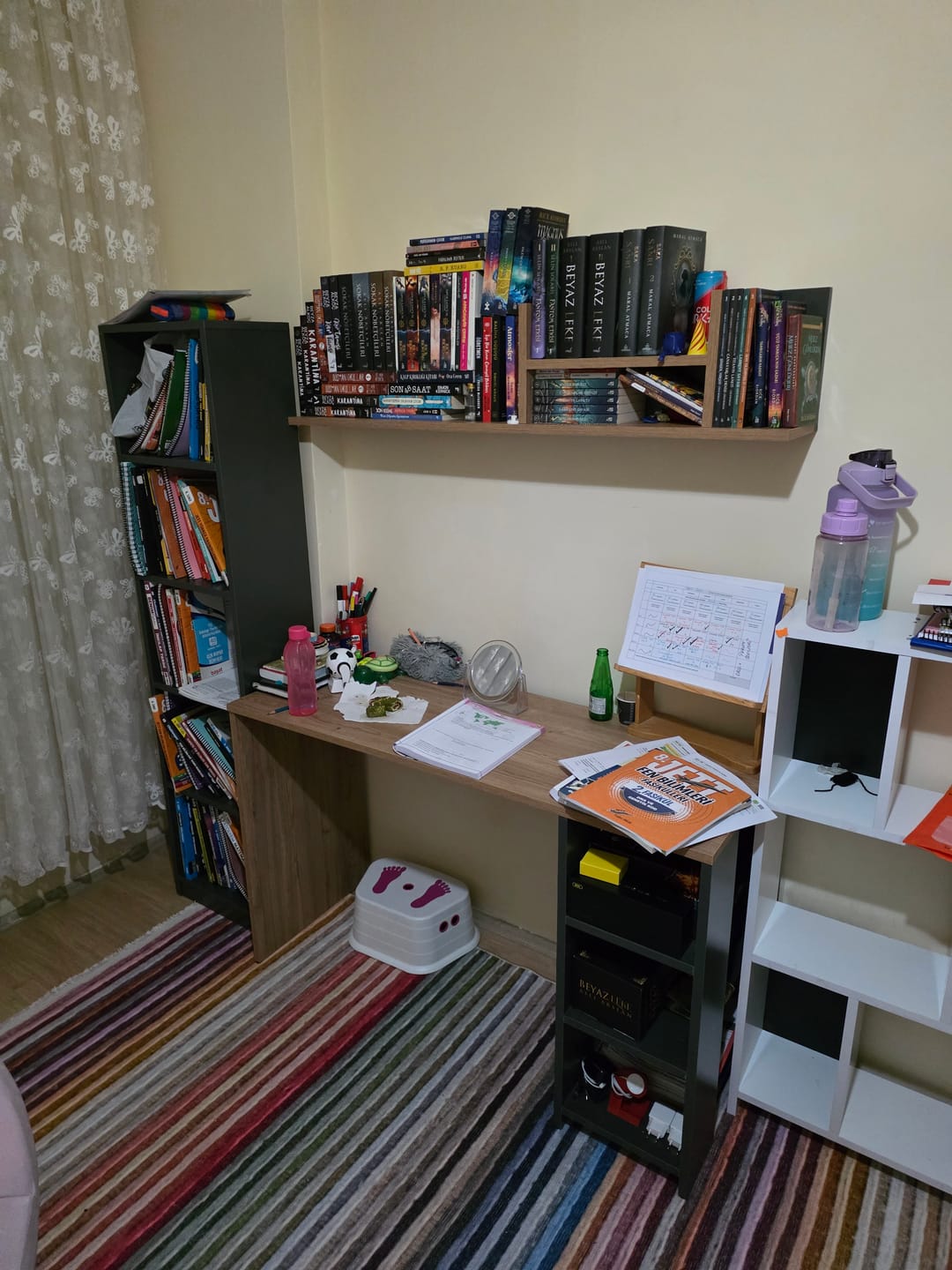 Customer photo review of Rani HA125 Kitaplıklı Raflı Çalışma Ofis Bilgisayar Masası Antrasit - Sepet Ceviz