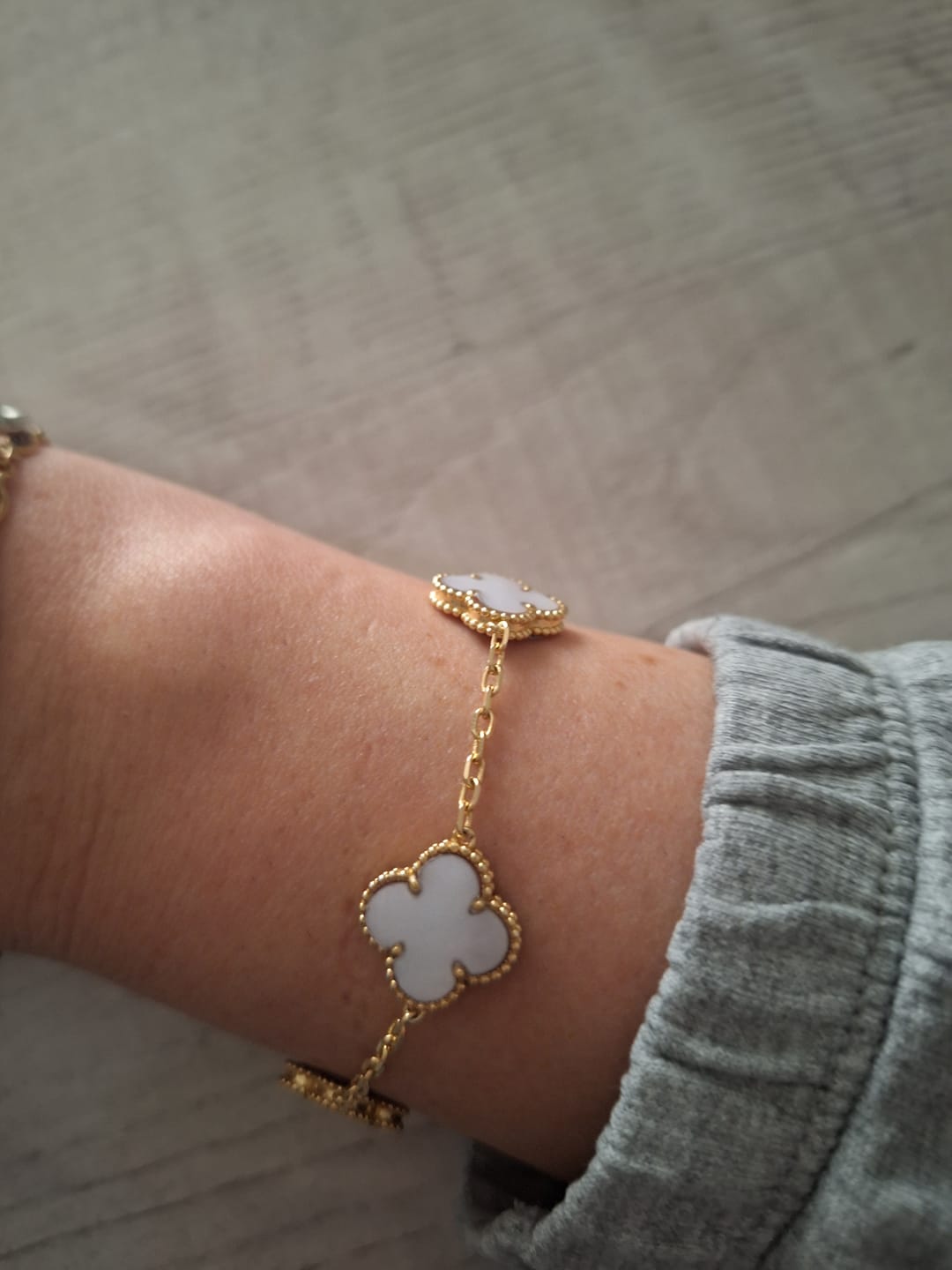 Customer photo review of Bracciale Quadrifoglio con Madreperla