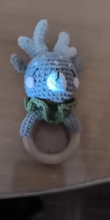 Customer photo review of CuddleRattle – Gehäkelte Babyrassel | Weicher Greifling mit Holzring