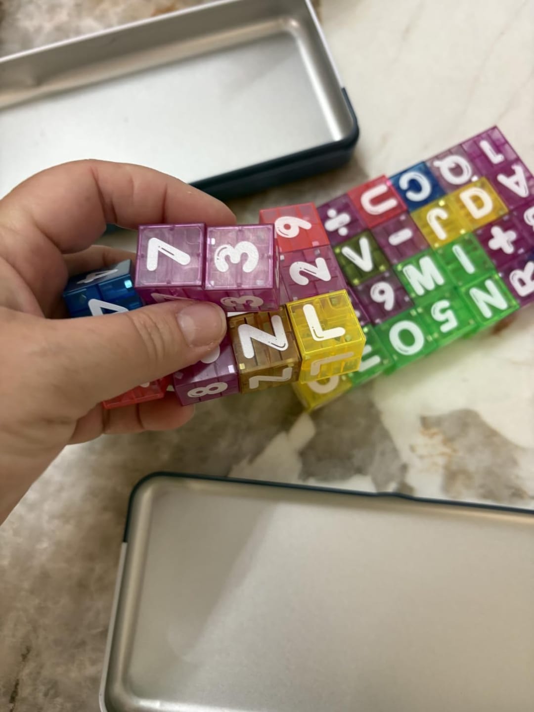 Customer photo review of Magnetische Lernwürfel mit Buchstaben und Zahlen | Lernspielzeug für Buchstaben und Rechnen