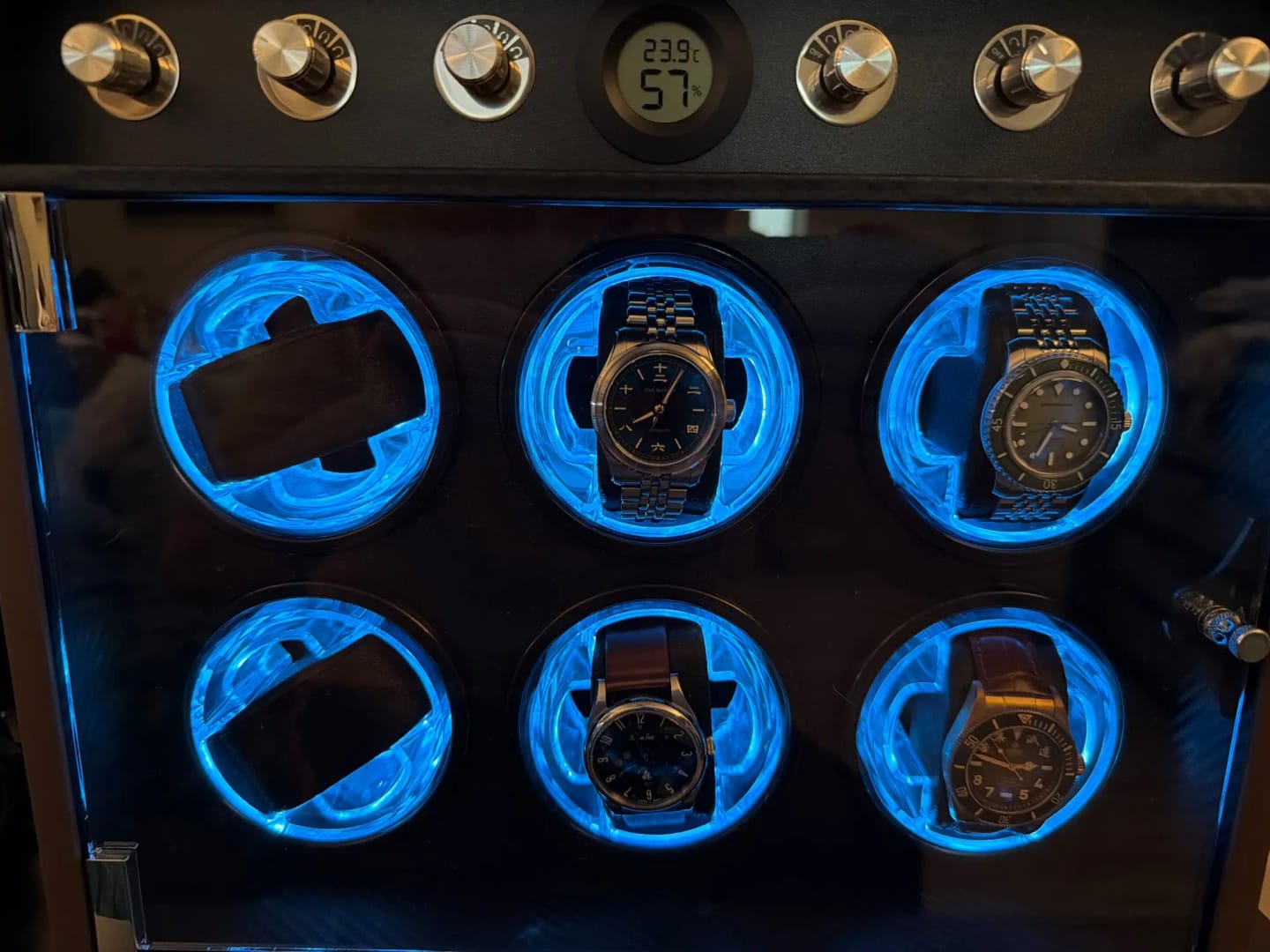Customer photo review of Remontoir Montre Automatique 6 Montres Noyer Noir – Moteur Mabuchi Anti-Magnétique