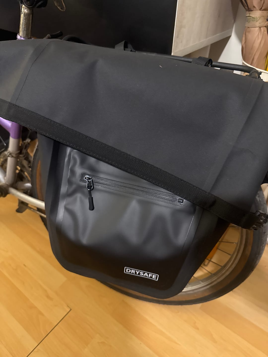 Customer photo review of Alforja Bicicleta Outdoor 25 Lts Impermeable DRYSAFE Negra