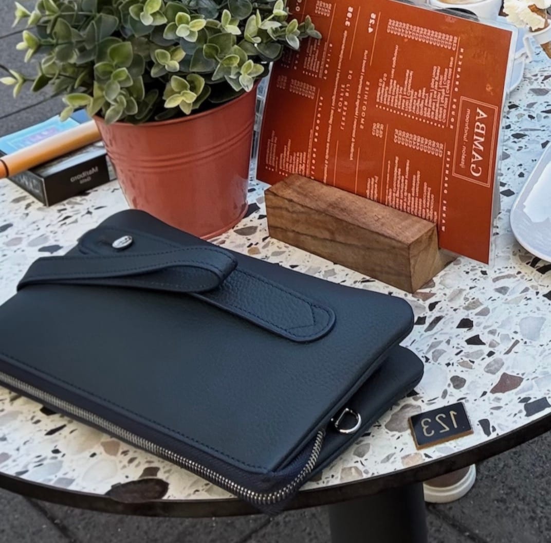Customer photo review of Belluvi Duo Pouch