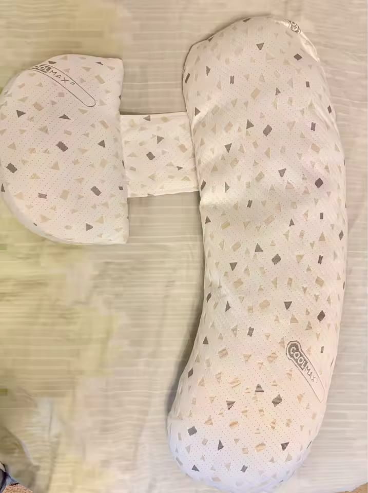 Customer photo review of Pregnancy Pillow - Full Body Maternity Support for Back & Hips