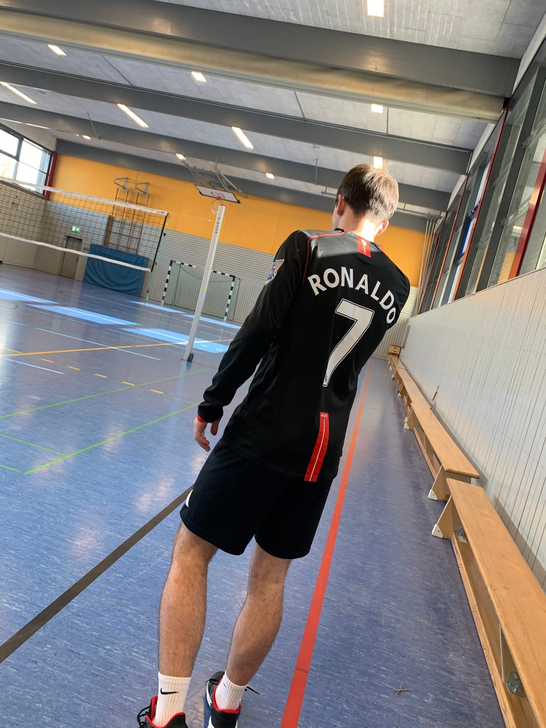 Customer photo review of Cristiano Ronaldo 2007-2008 Manchester United Black Retro Jersey Trikot Camiseta Maillot