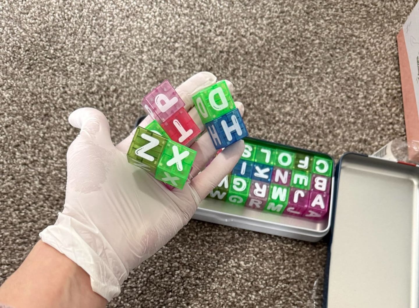Customer photo review of Magnetische Lernwürfel mit Buchstaben und Zahlen | Lernspielzeug für Buchstaben und Rechnen