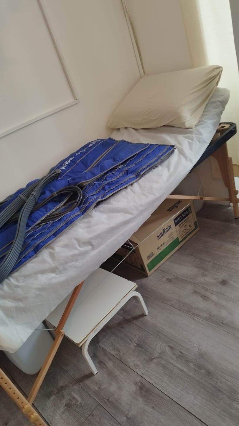 Customer photo review of מיטת עיסוי מתקפלת מעץ עם גב מתרומם