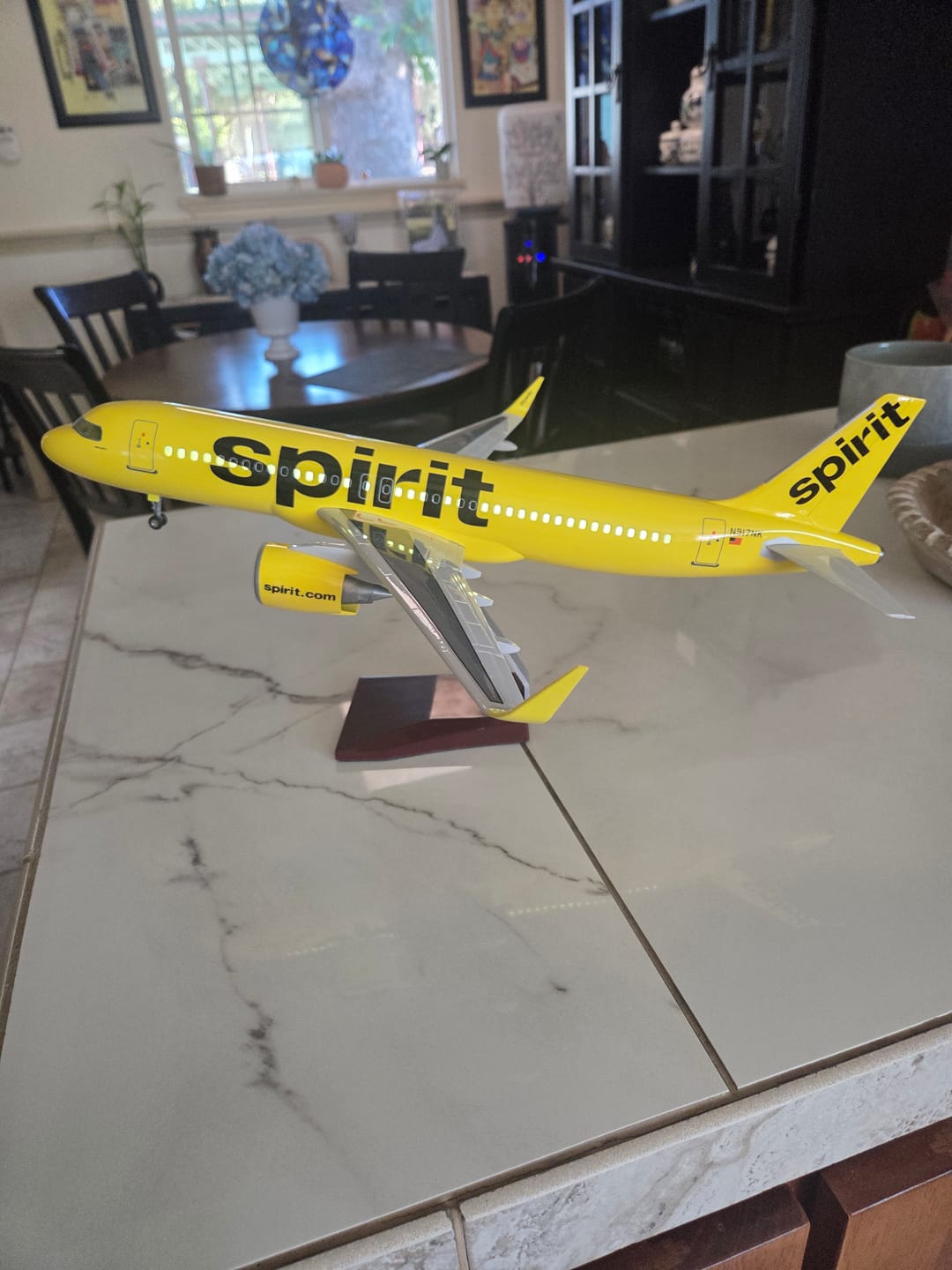 Customer photo review of Lufthansa Boeing 747-8 100 Years Edition 1:150 Scale Model