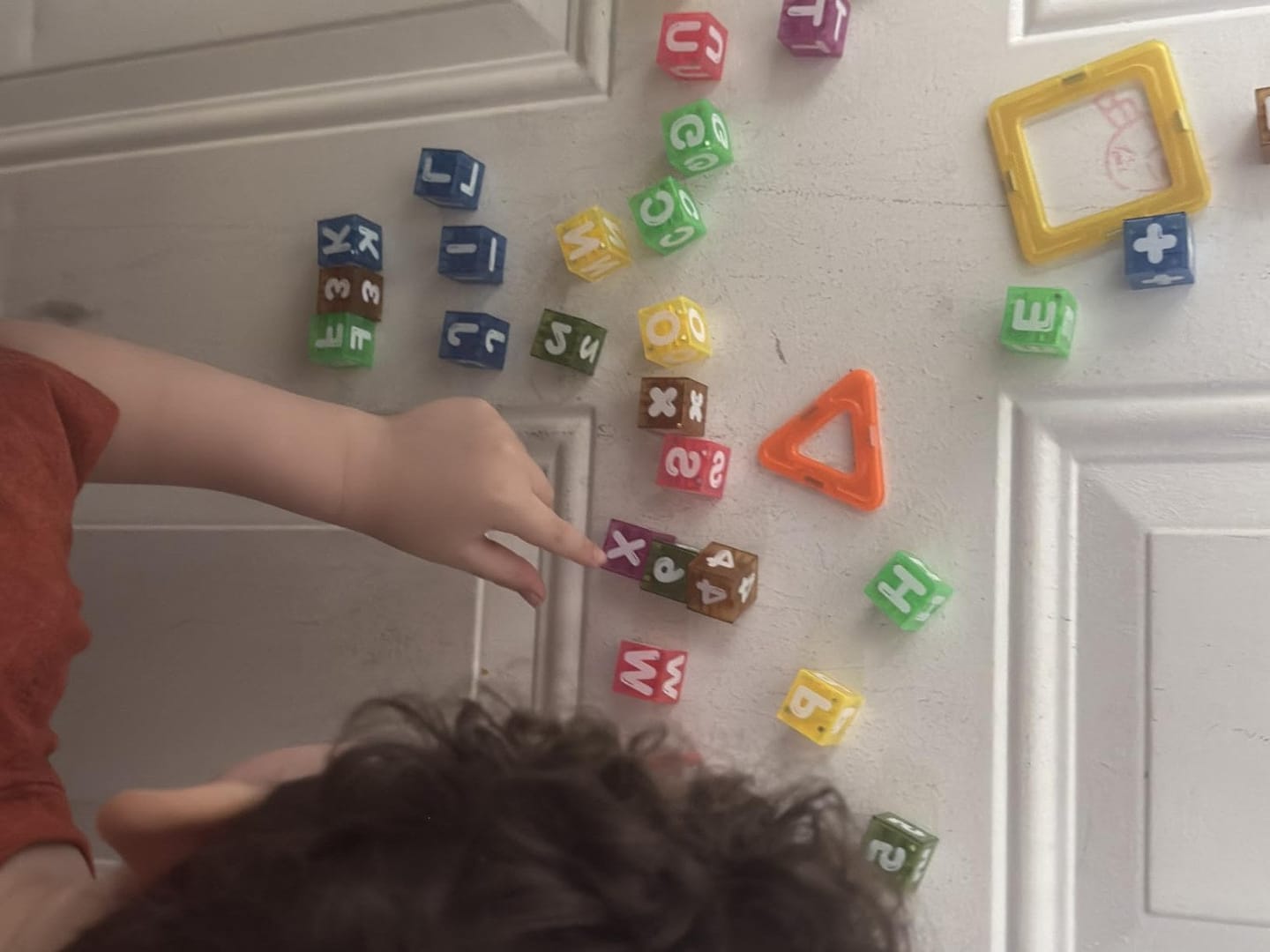 Customer photo review of Magnetische Lernwürfel mit Buchstaben und Zahlen | Lernspielzeug für Buchstaben und Rechnen