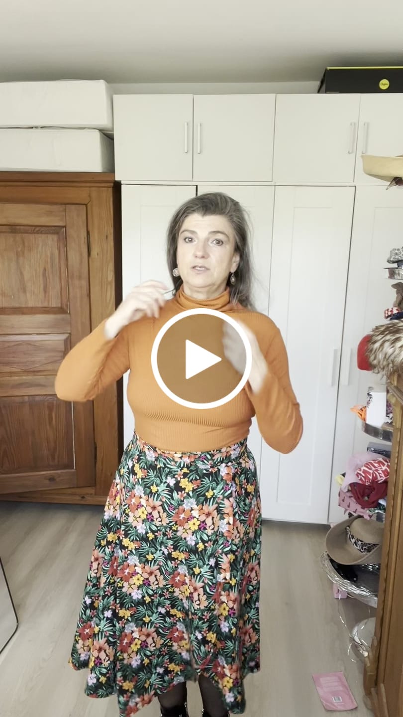 Customer video review of Rosalie | Anliegender Rollkragenpullover | Rippjersey orange