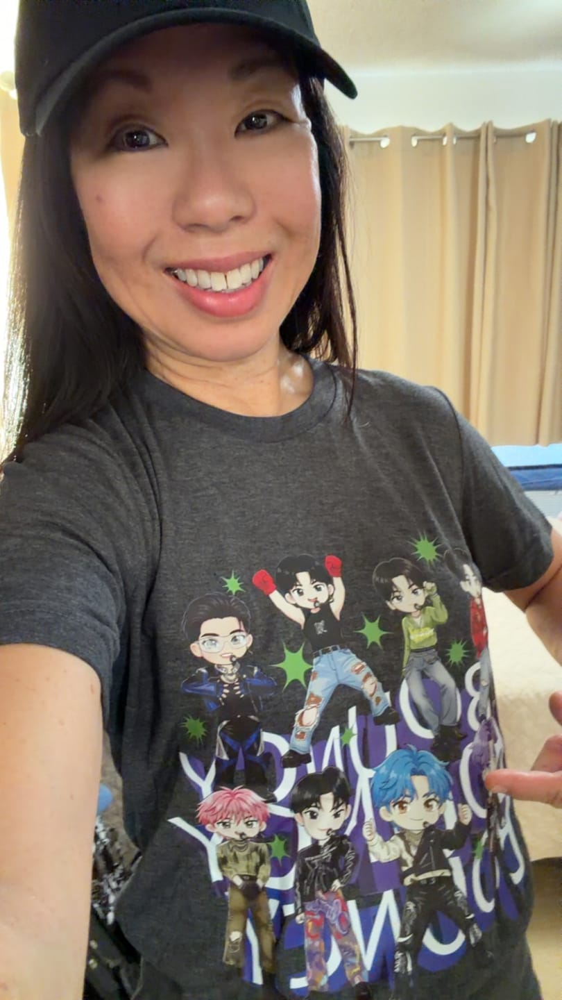 Customer photo review of Bouncy w/white_Unisex t-shirt