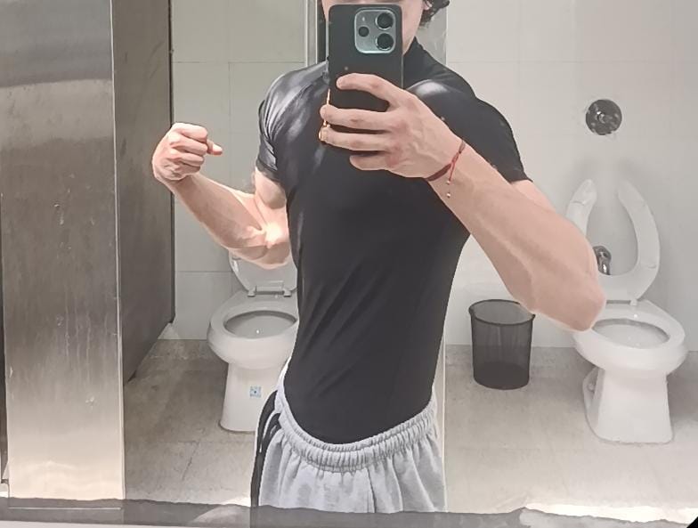 Customer photo review of Camiseta de compresión sin estampado.