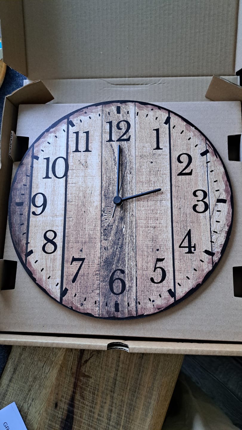 Customer photo review of Wanduhr aus Holz Nature Love - mit UV Druck