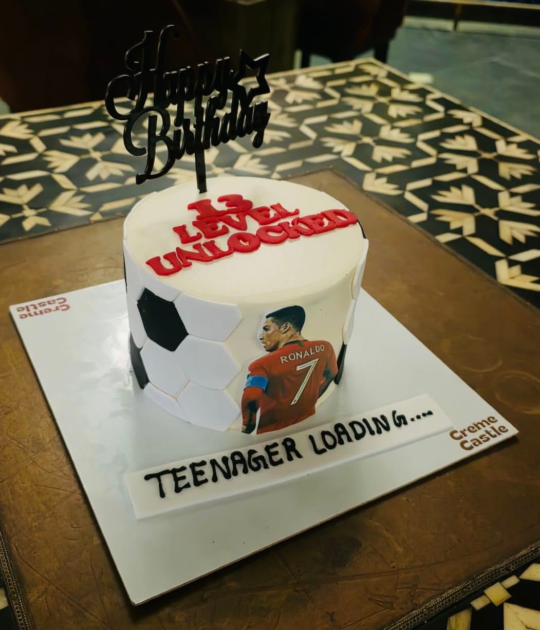 Customer photo review of CR7 Birthday Goal Cake