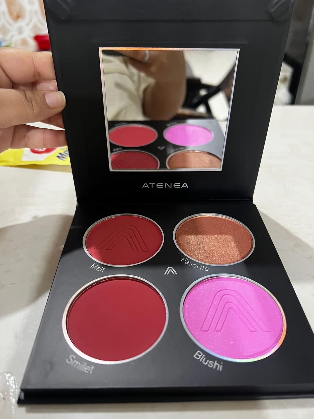 Customer photo review of PALETA DE RUBORES GLAMBLACK