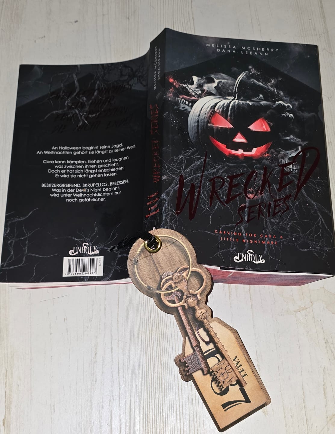 Customer photo review of Bücherwurm Lesezeichen by if – Magische Motive