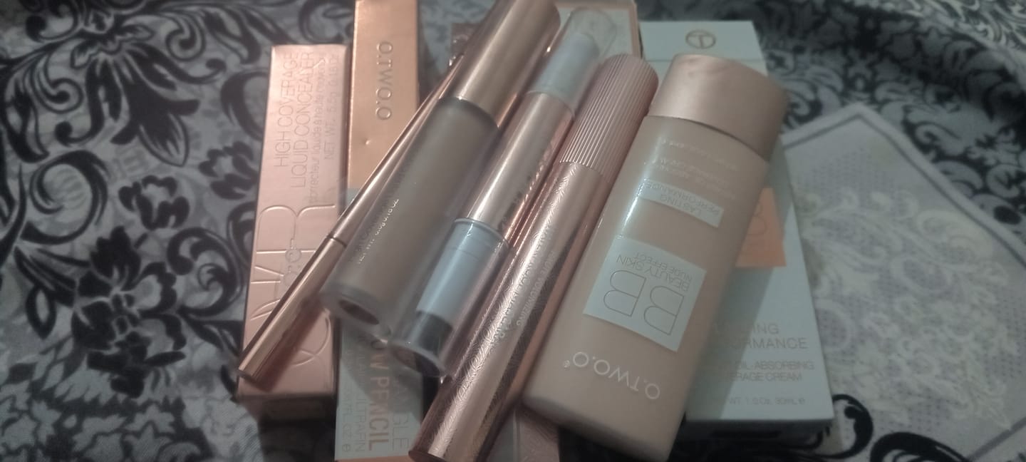 Customer photo review of O.TWO.O SILKY AND MOISTURIZING SETTING POWDER