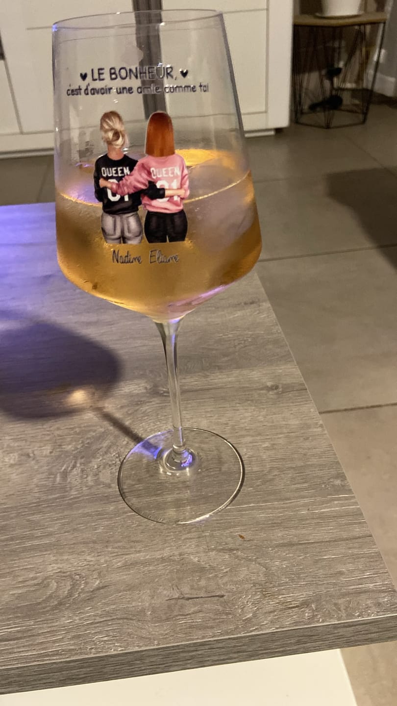 Customer photo review of Meilleures amies pour toujours – Verre à vin personnalisé pour meilleures amies
