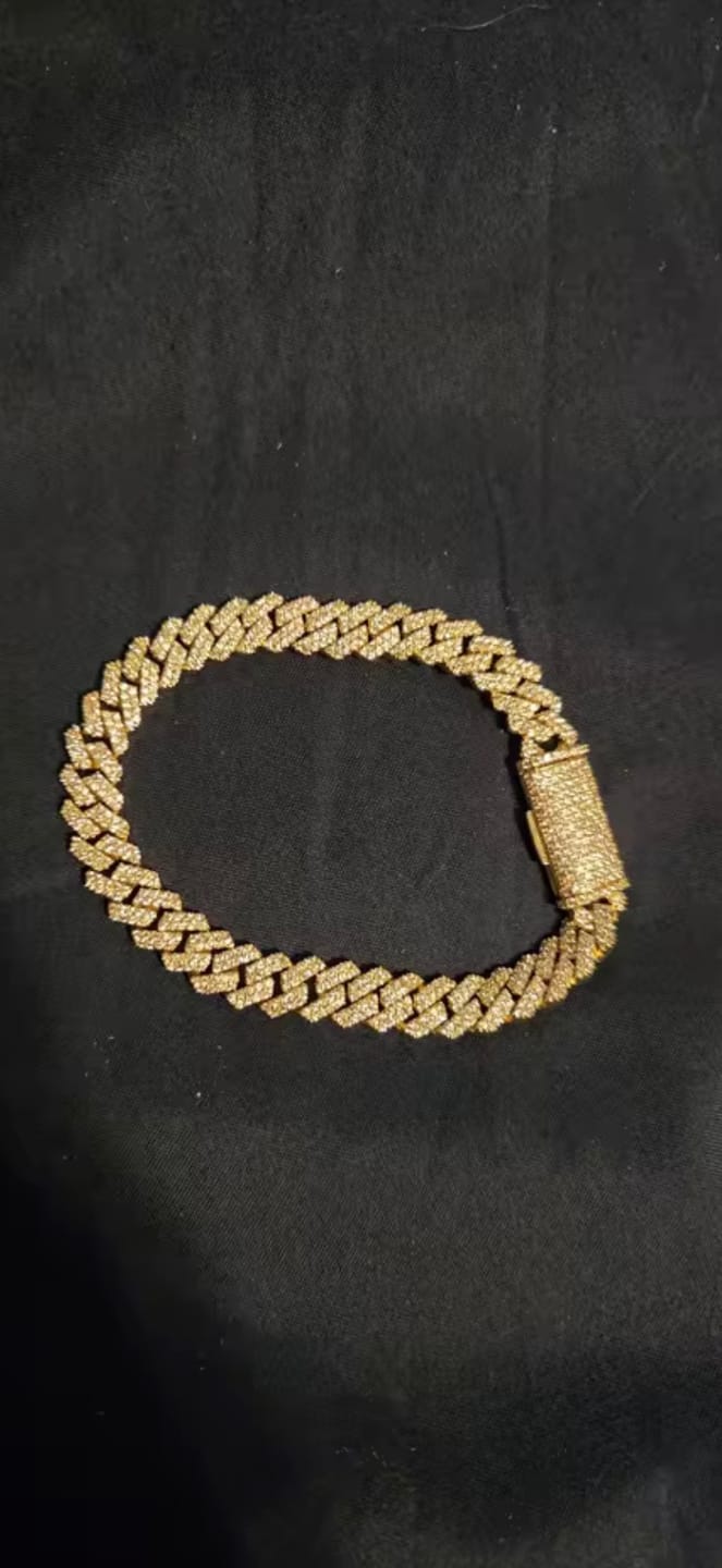 Customer photo review of Pulso Miami moissanita 8mm VVS