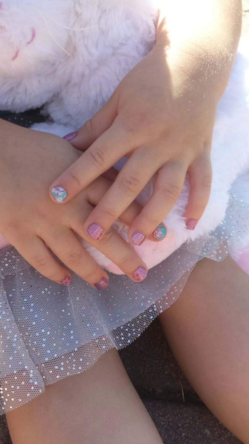 Customer photo review of Marcadores de uñas para niñas