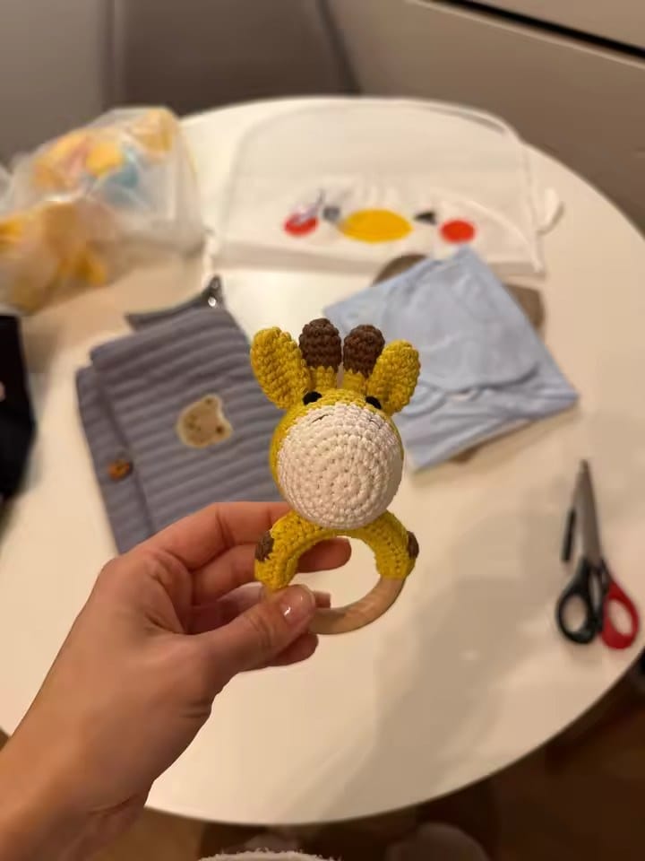Customer photo review of CuddleRattle – Gehäkelte Babyrassel | Weicher Greifling mit Holzring
