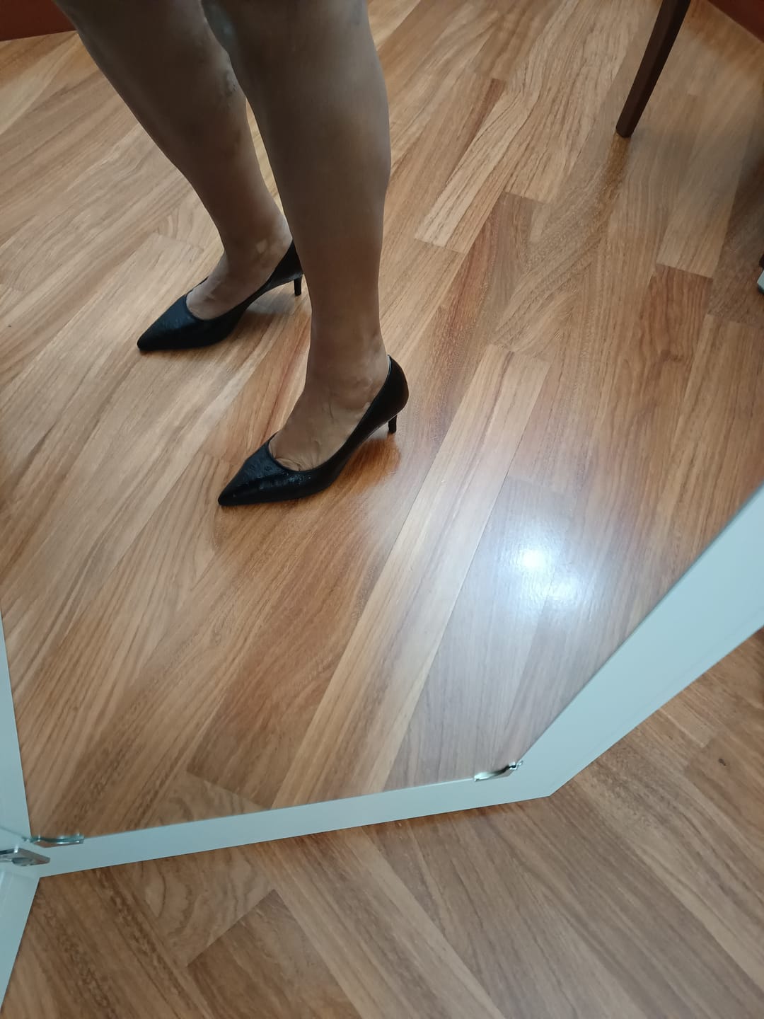 Customer photo review of DECOLLETE ALMA 5 STRUZZO NERO