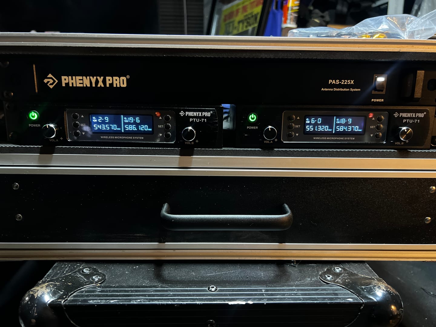 Customer photo review of Gator GTOUR-2U-2UDR, ATA-Style 2U Rack Flight Case with 2U Storage Drawer