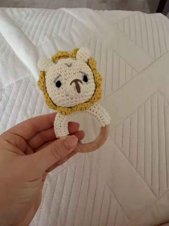 Customer photo review of CuddleRattle – Gehäkelte Babyrassel | Weicher Greifling mit Holzring