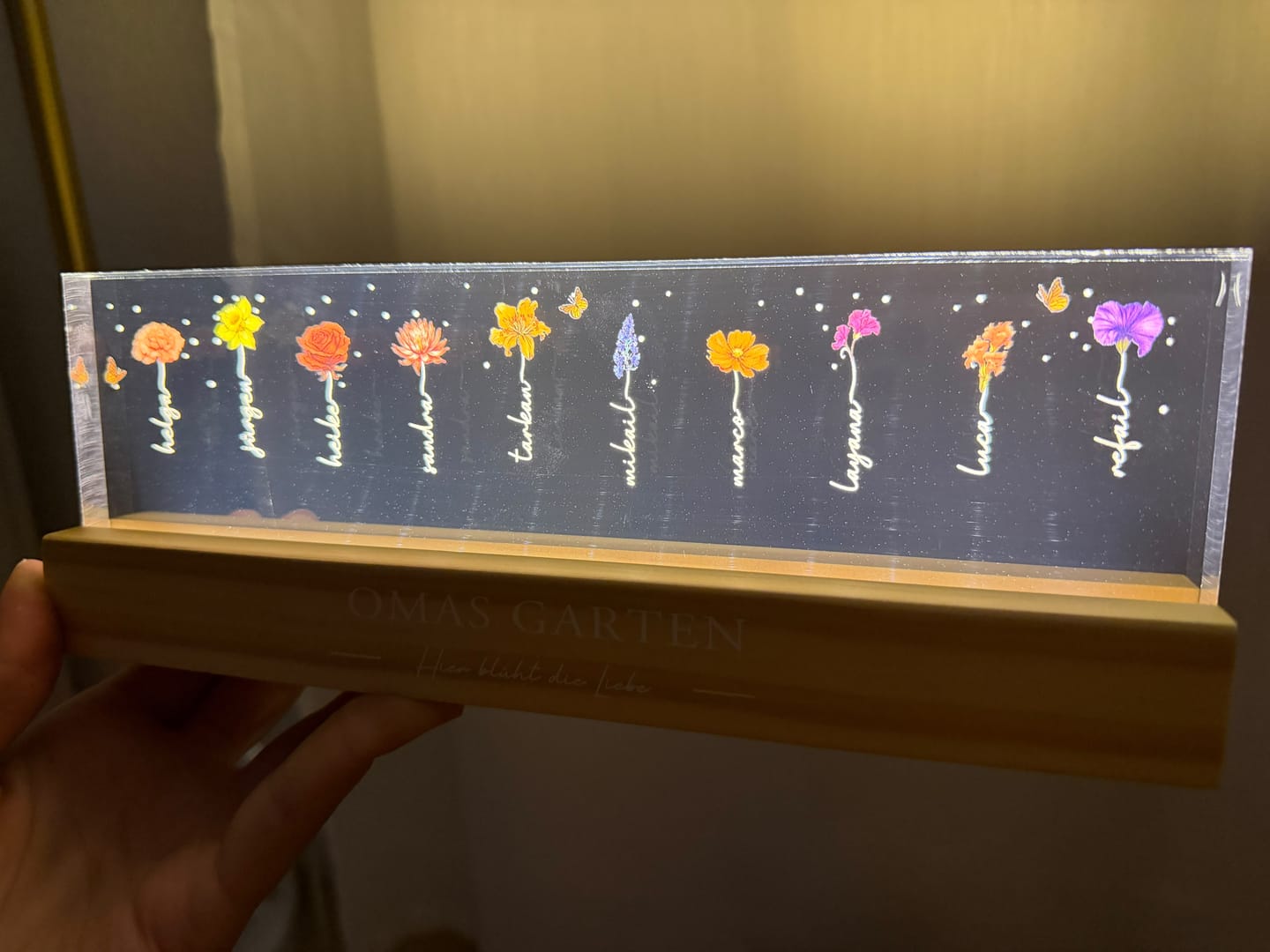 Customer photo review of Omas Garten - Personaliserter LED Aufsteller mit Blumen und Namen