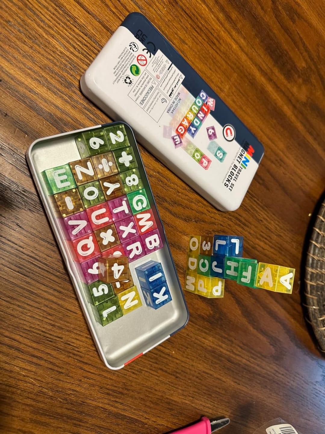 Customer photo review of Magnetische Lernwürfel mit Buchstaben und Zahlen | Lernspielzeug für Buchstaben und Rechnen