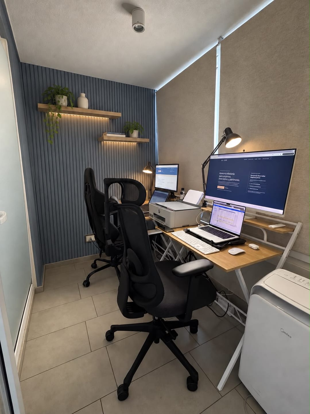 Customer photo review of Silla Oficina Bolt Negro con cabecero