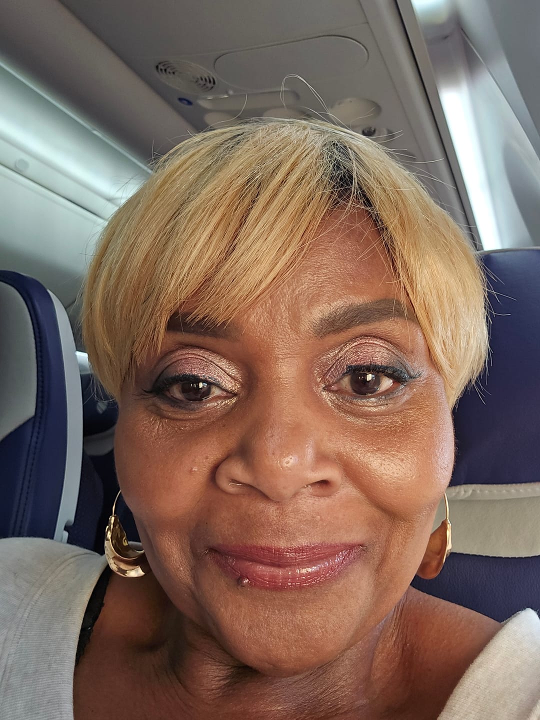 Customer photo review of Sensationnel Empire Celebrity Series 100% Human Hair Full Wig - ROBYN