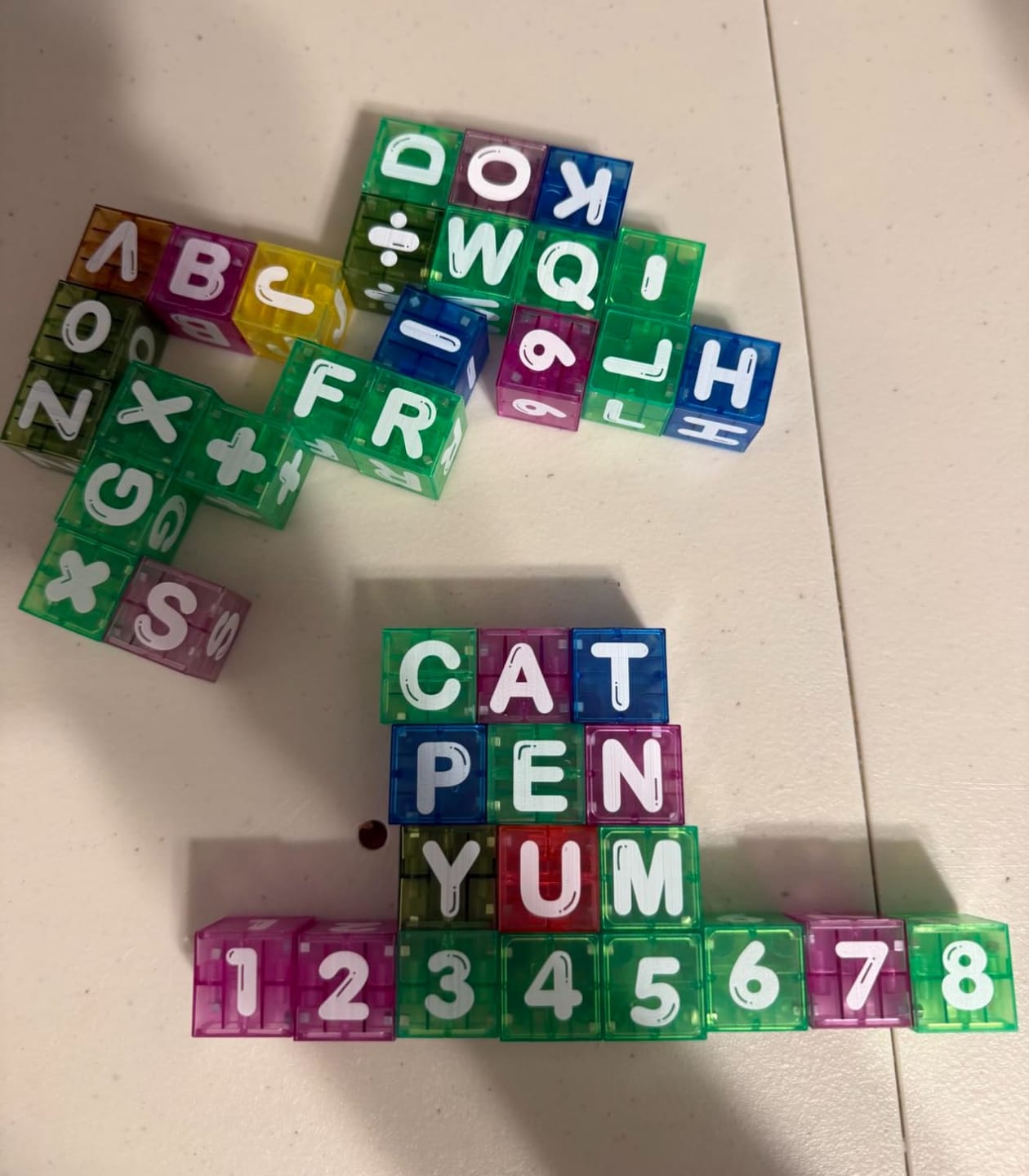 Customer photo review of Magnetische Lernwürfel mit Buchstaben und Zahlen | Lernspielzeug für Buchstaben und Rechnen