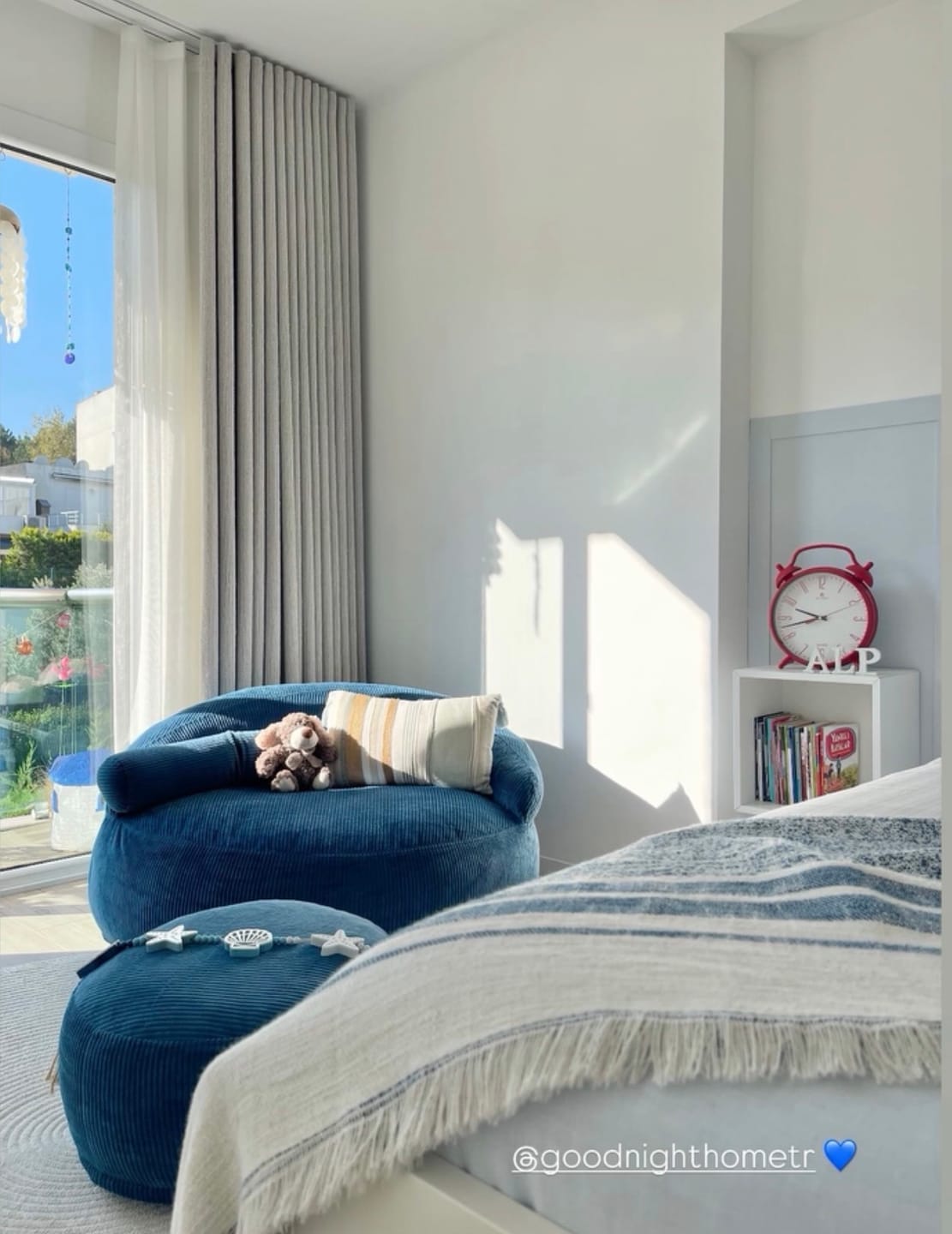Customer photo review of Felix XL Puf Lacivert