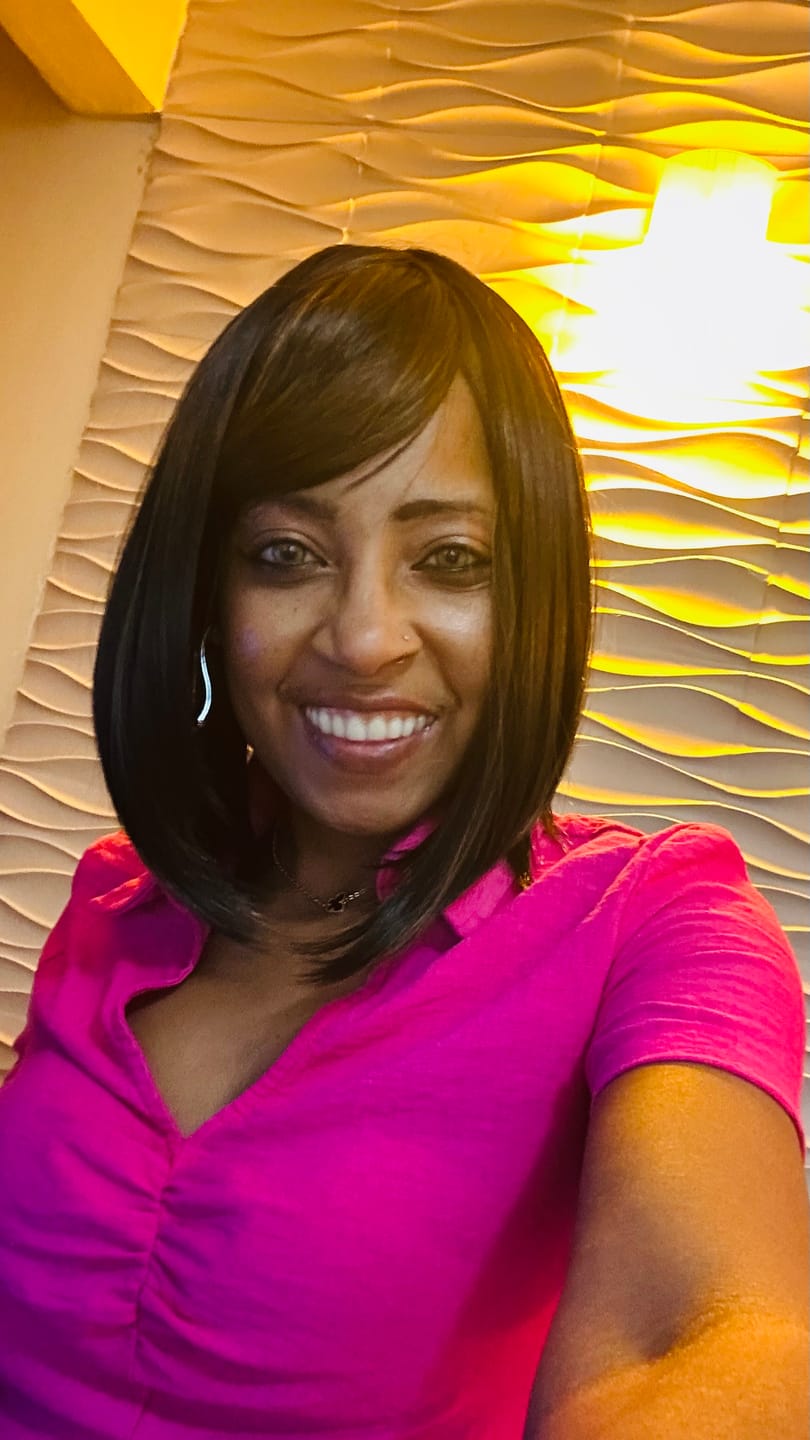 Customer photo review of Peruca Vicky Castanho Luzes com Franja