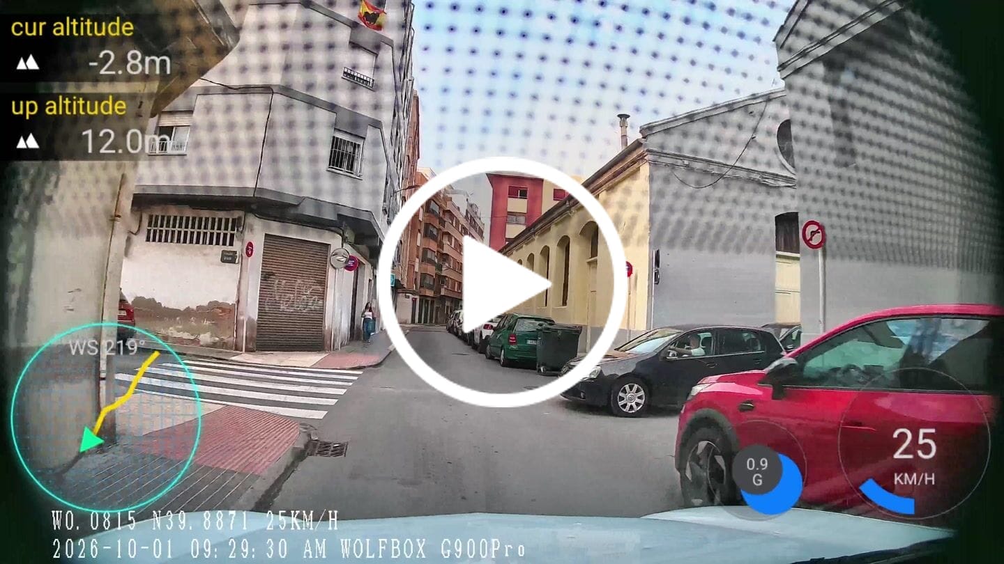 Customer video review of WOLFBOX G900Pro 12MP WiFi Touch Screen Rear View Mirror Dash Cam Smart Mirror