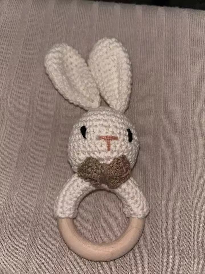Customer photo review of CuddleRattle – Gehäkelte Babyrassel | Weicher Greifling mit Holzring