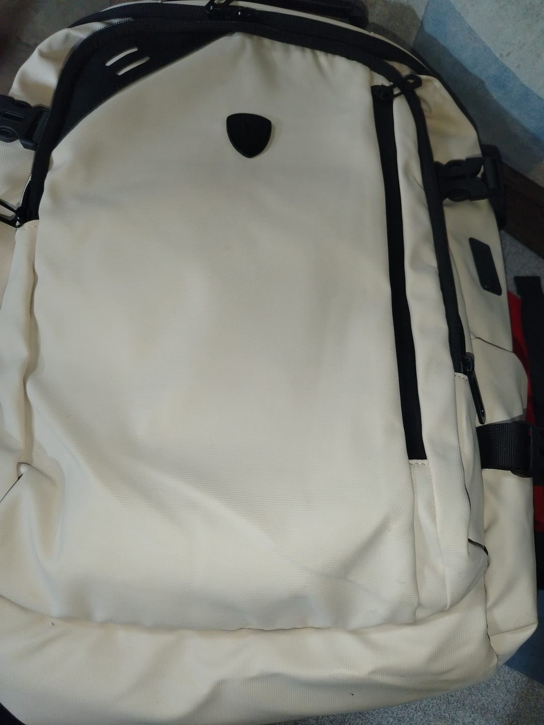 Customer photo review of Tech Backpack Sand