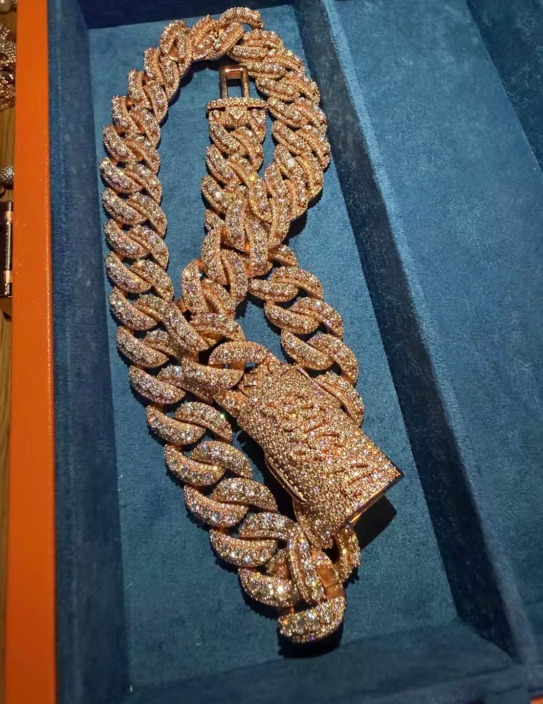 Customer photo review of Cadena Miami baguette moissanita