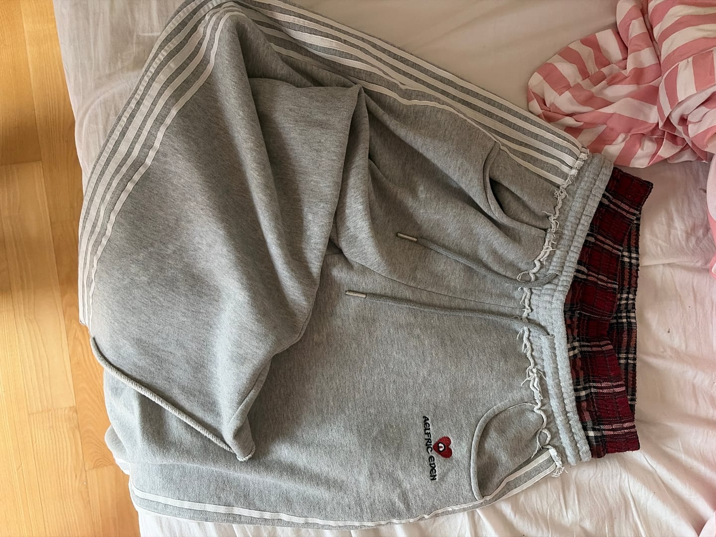 Customer photo review of Aelfric Eden Double Waist Baggy Sweatpants
