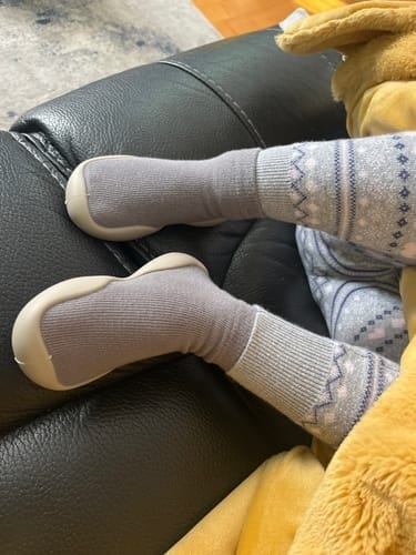 Customer photo review of Kinder Sockenschuhe | Rutschfeste Lauflernschuhe für Kleinkinder