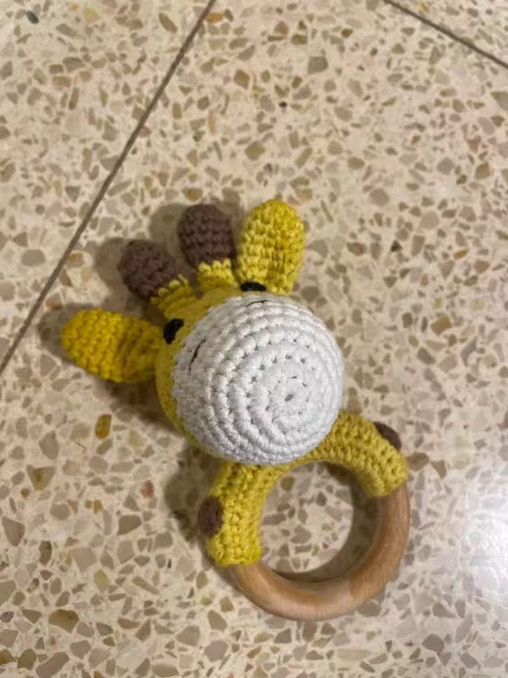Customer photo review of CuddleRattle – Gehäkelte Babyrassel | Weicher Greifling mit Holzring