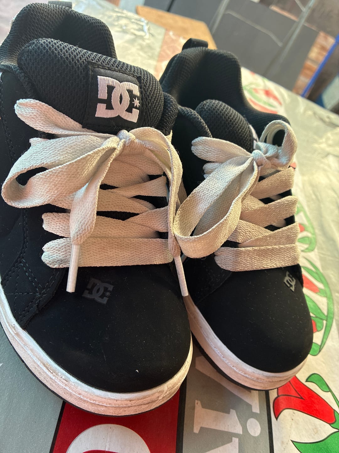 Customer photo review of Zapatilla Dc Court Graffik Niños Negro