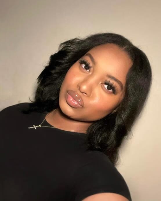 Customer photo review of Wavymy Yaki Straight Layered Cut Silky Wig Upgrade 9x6 T-Part Lace Wig Pre-Plucked Wear Go Glueless Wigs 180% Density