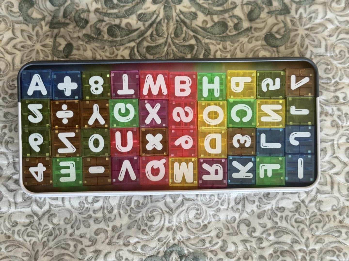 Customer photo review of Magnetische Lernwürfel mit Buchstaben und Zahlen | Lernspielzeug für Buchstaben und Rechnen