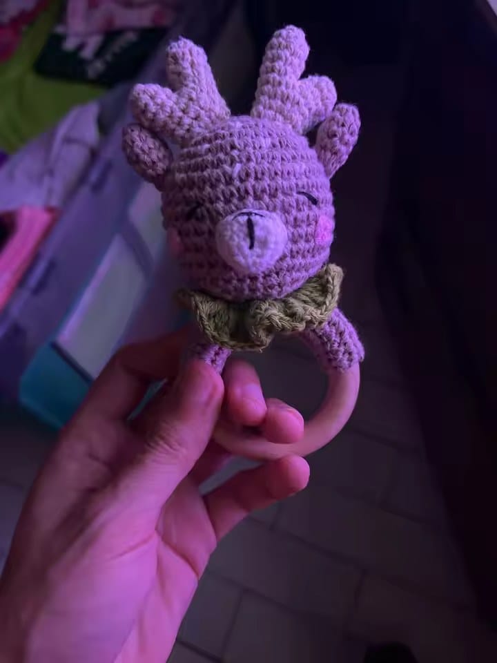 Customer photo review of CuddleRattle – Gehäkelte Babyrassel | Weicher Greifling mit Holzring